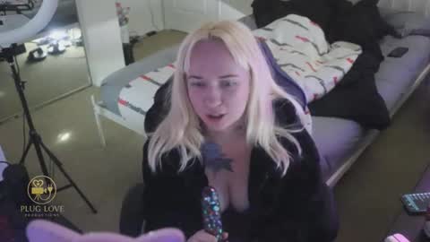 Snapshot of thepluglove chatting on November 2025 06:51:01 PM The Plug Love Friends online show from November 2025 06:51:01 PM