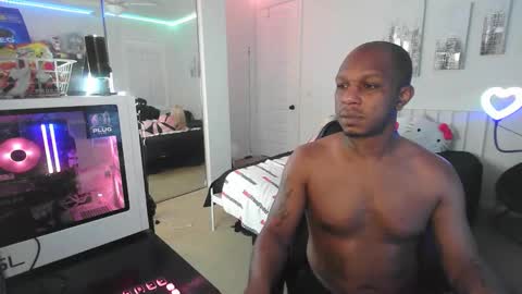 Snapshot of thepluglove chatting on December 2025 01:11:02 AM The Plug Love Friends online show from December 2025 01:11:02 AM