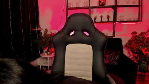 LAURA online show from April 2026 11:54:02 PM