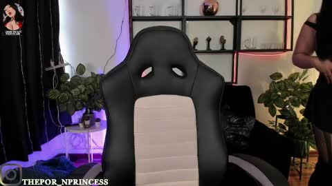 LAURA online show from April 2026 09:59:02 PM