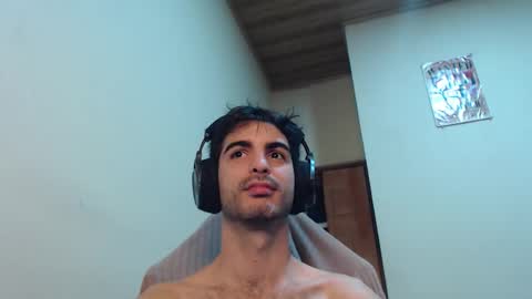 Santiago Enrique online show from November 2025 03:39:02 AM