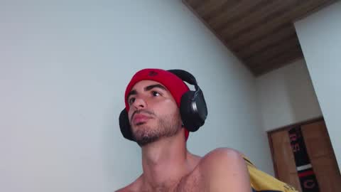 Snapshot of therazhanen chatting on February 2026 06:13:01 AM Santiago Enrique online show from February 2026 06:13:01 AM