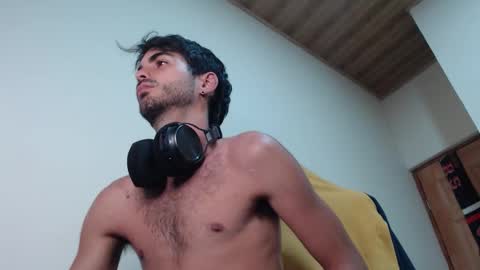 Snapshot of therazhanen chatting on March 2026 05:52:01 AM Santiago Enrique online show from March 2026 05:52:01 AM