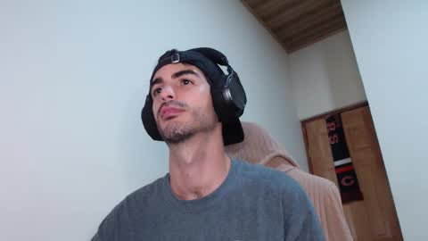 Snapshot of therazhanen chatting on March 2026 06:52:01 AM Santiago Enrique online show from March 2026 06:52:01 AM