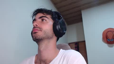 Snapshot of therazhanen chatting on March 2026 05:02:02 AM Santiago Enrique online show from March 2026 05:02:02 AM