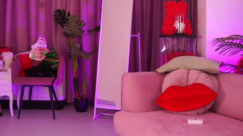Snapshot of therealfallingangel chatting on December 2024 07:41:02 PM Deea online show from December 2024 07:41:02 PM