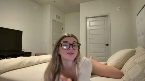 Snapshot of therosiecheeks chatting on January 2026 12:58:01 AM therosiecheeks online show from January 2026 12:58:01 AM