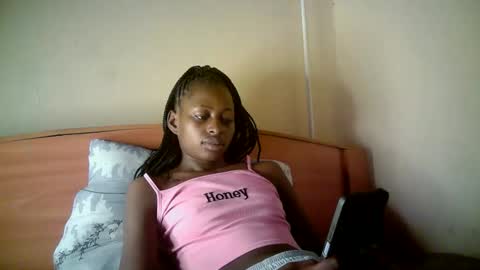 Snapshot of therry_heart chatting on April 2026 03:57:02 AM hearty online show from April 2026 03:57:02 AM