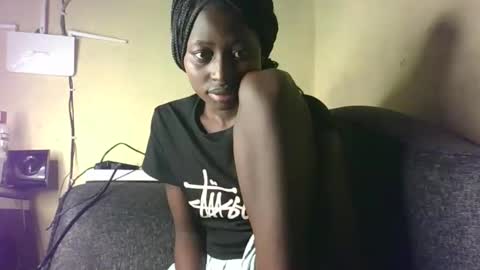 Snapshot of therry_heart chatting on May 2026 05:37:02 AM hearty online show from May 2026 05:37:02 AM