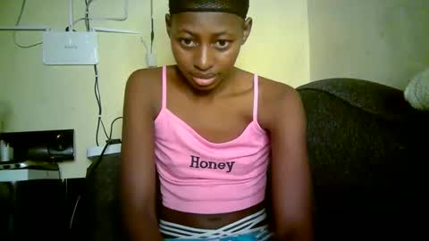 Snapshot of therry_heart chatting on May 2026 04:51:01 AM hearty online show from May 2026 04:51:01 AM