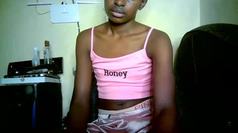 Snapshot of therry_heart chatting on May 2026 05:01:02 AM hearty online show from May 2026 05:01:02 AM