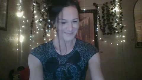 Snapshot of thesillymillie chatting on October 2025 01:54:02 PM sillymillie0 online show from October 2025 01:54:02 PM