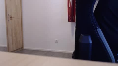 Snapshot of theskylake1 chatting on November 2025 06:19:01 PM theskylake1 online show from November 2025 06:19:01 PM