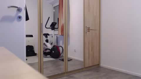 Snapshot of theskylake1 chatting on December 2025 04:45:02 PM theskylake1 online show from December 2025 04:45:02 PM