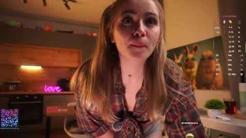 Mia online show from October 2025 04:37:02 PM