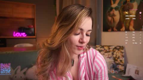 Mia online show from October 2025 02:35:01 PM