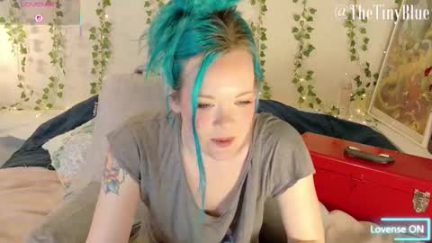 Snapshot of thetinyblue chatting on March 2026 05:41:02 PM Tiny Blue online show from March 2026 05:41:02 PM