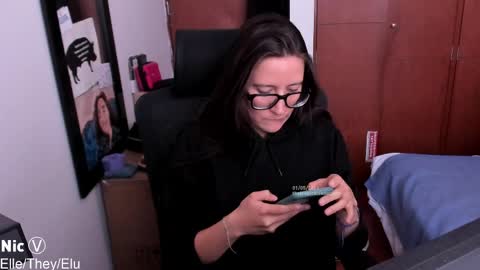 Nicole online show from May 2026 05:17:02 PM