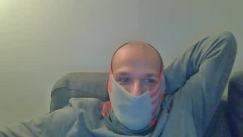 Snapshot of thetubedscarfguy chatting on February 2025 06:20:01 PM Scarf guy online show from February 2025 06:20:01 PM