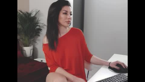 Snapshot of thevelvetcatwalk chatting on February 2026 03:24:02 AM Hi Im Belle Welcome to my room online show from February 2026 03:24:02 AM