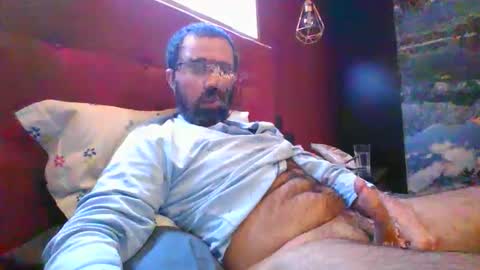 Snapshot of theviper1990 chatting on December 2025 10:19:01 PM Carlos1990 online show from December 2025 10:19:01 PM