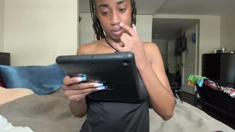Snapshot of thevixensapphire chatting on April 2026 04:37:02 PM Sapphire the Vixen online show from April 2026 04:37:02 PM