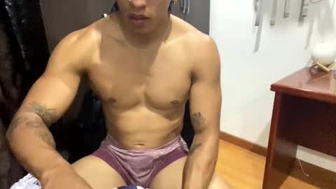 thiago_happy online show from December 2025 03:47:02 AM