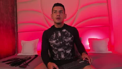 Snapshot of thiagocastelli chatting on September 2025 12:05:01 PM ThiagoCastelli online show from September 2025 12:05:01 PM
