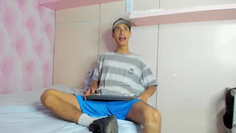 Snapshot of thiagoduarte_ chatting on February 2026 12:05:02 PM Thiago online show from February 2026 12:05:02 PM