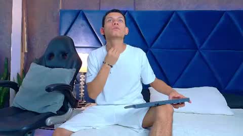 Snapshot of thiagoferrer_ chatting on June 2026 05:06:01 AM T H I A G O online show from June 2026 05:06:01 AM