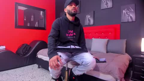 Thia Gomez online show from October 2025 12:23:02 PM