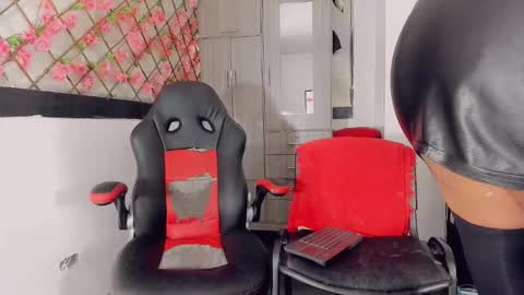 Snapshot of thiara_veky chatting on May 2026 07:43:02 PM Thiara online show from May 2026 07:43:02 PM
