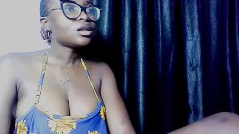 Snapshot of thick_ebonie chatting on October 2025 04:15:02 PM Jenny online show from October 2025 04:15:02 PM