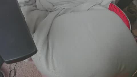 Snapshot of thickboylikestostroke chatting on October 2025 12:03:01 AM thickboylikestostroke online show from October 2025 12:03:01 AM