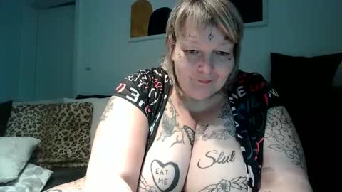 Snapshot of thickdarkangel chatting on June 2026 06:19:02 PM thickdarkangel online show from June 2026 06:19:02 PM