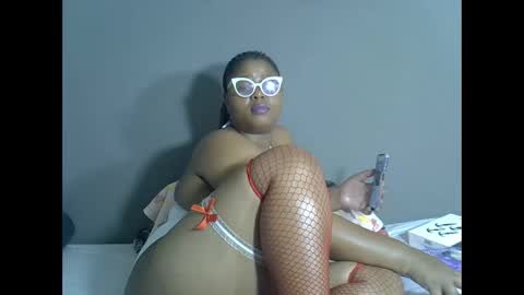 Snapshot of thickjuicyp04 chatting on October 2025 09:01:01 PM thickjuicyp04 online show from October 2025 09:01:01 PM