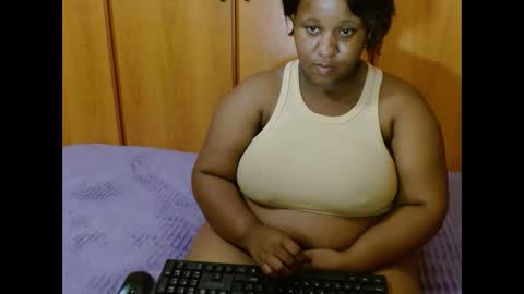 Snapshot of thickjuicyxxx chatting on October 2025 07:23:02 PM thickjuicyxxx online show from October 2025 07:23:02 PM