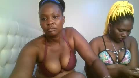 Snapshot of thicky_rue chatting on December 2025 12:13:02 PM Rue online show from December 2025 12:13:02 PM