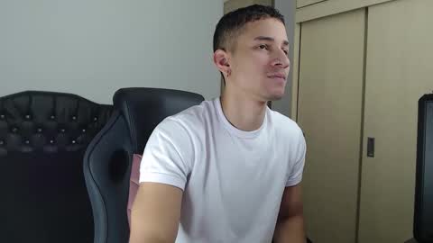 thin_tommy11 online show from February 2025 10:29:02 PM