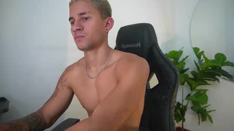 Snapshot of thin_tommy11 chatting on March 2026 05:42:01 PM thin_tommy11 online show from March 2026 05:42:01 PM