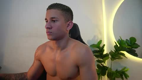 Snapshot of thin_tommy11 chatting on April 2026 08:55:01 PM thin_tommy11 online show from April 2026 08:55:01 PM