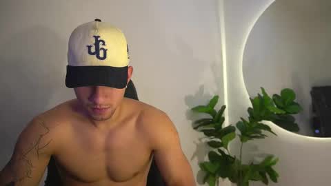 Snapshot of thin_tommy11 chatting on May 2026 12:04:01 AM thin_tommy11 online show from May 2026 12:04:01 AM