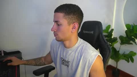 Snapshot of thin_tommy11 chatting on May 2026 08:03:01 PM thin_tommy11 online show from May 2026 08:03:01 PM