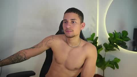 Snapshot of thin_tommy11 chatting on May 2026 08:38:02 PM thin_tommy11 online show from May 2026 08:38:02 PM