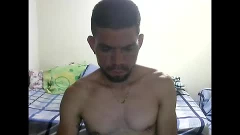 Snapshot of thomas2wood chatting on May 2026 02:17:01 AM Thomas2Wood online show from May 2026 02:17:01 AM