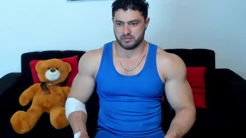 Snapshot of thomas_brandon chatting on January 2025 01:32:02 AM Thomas Brandon online show from January 2025 01:32:02 AM