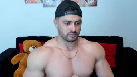 Snapshot of thomas_brandon chatting on February 2025 04:33:02 AM Thomas Brandon online show from February 2025 04:33:02 AM