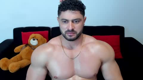 Snapshot of thomas_brandon chatting on February 2025 03:33:02 AM Thomas Brandon online show from February 2025 03:33:02 AM