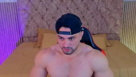 Snapshot of thomas_brandon chatting on December 2025 06:11:01 AM Thomas Brandon online show from December 2025 06:11:01 AM