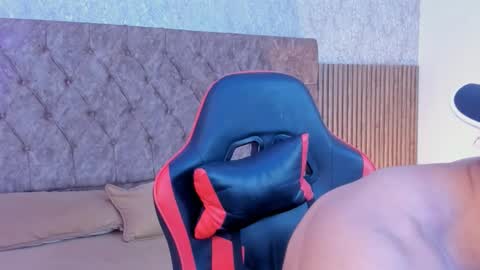 Snapshot of thomas_brandon chatting on December 2025 06:19:01 AM Thomas Brandon online show from December 2025 06:19:01 AM